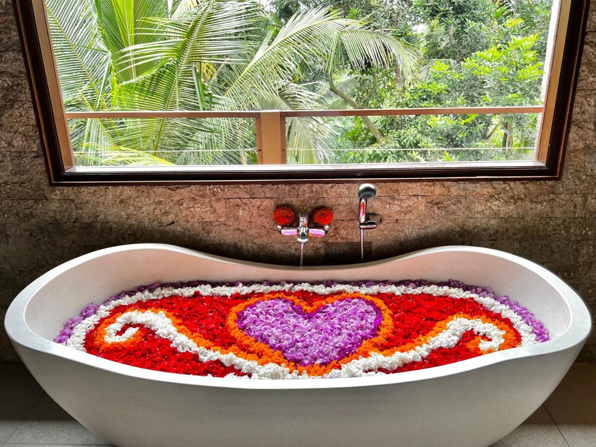 Nirankara Ubud Villa Bagian luar foto
